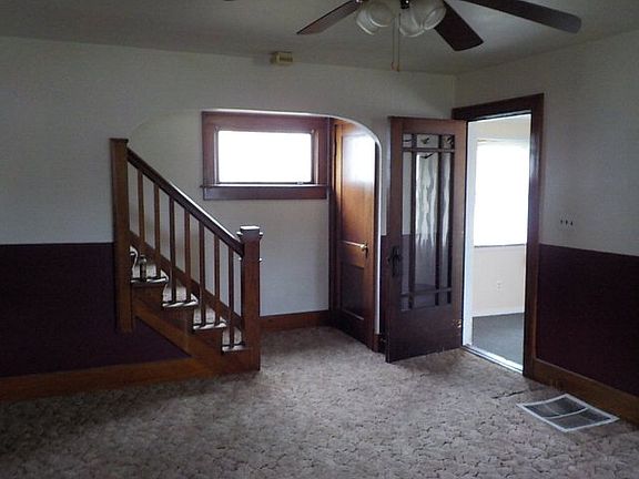 3rd image of 520 Oak St
