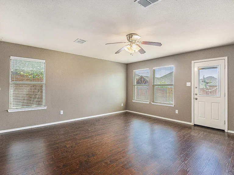 2308 Horseback Trl — Photo 4