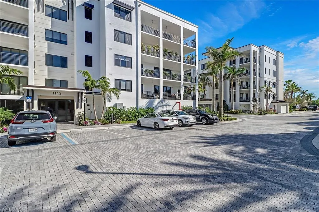 2 bed, 2.5 bath, 1407 sqft, $8,000 — Photo 2