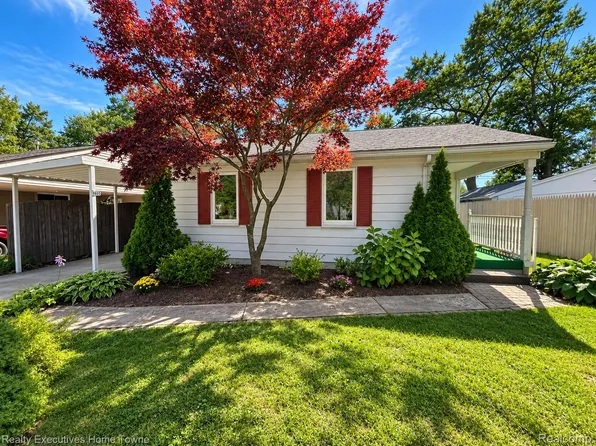 1806 Mansfield St, Port Huron, MI 48060