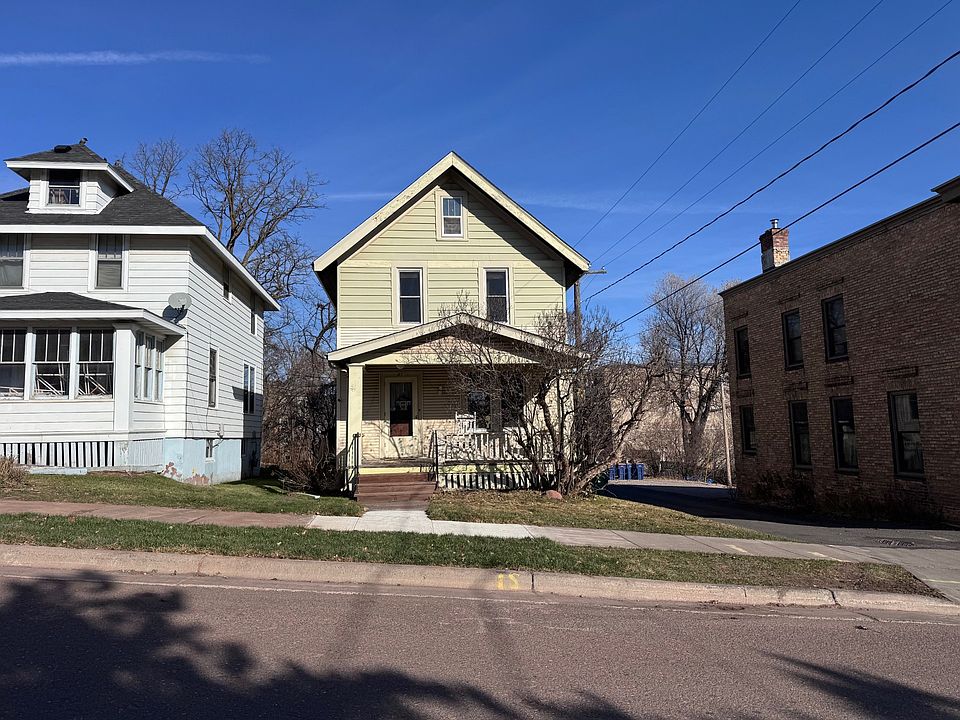 1st image of 418 N 8th Ave E