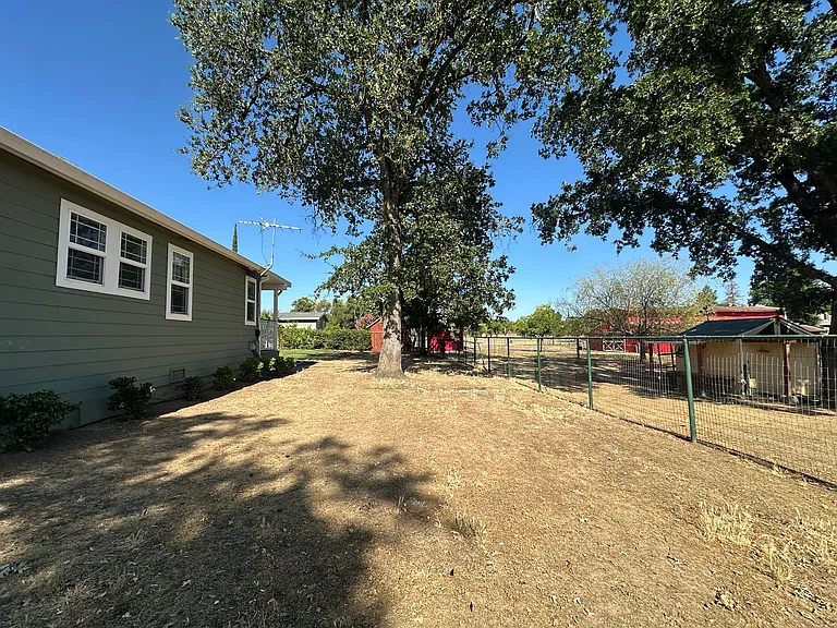 2400 Central Ave — Photo 19