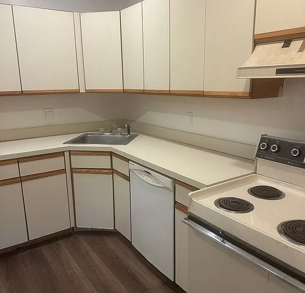 136 Maple Ave #B — Photo 4