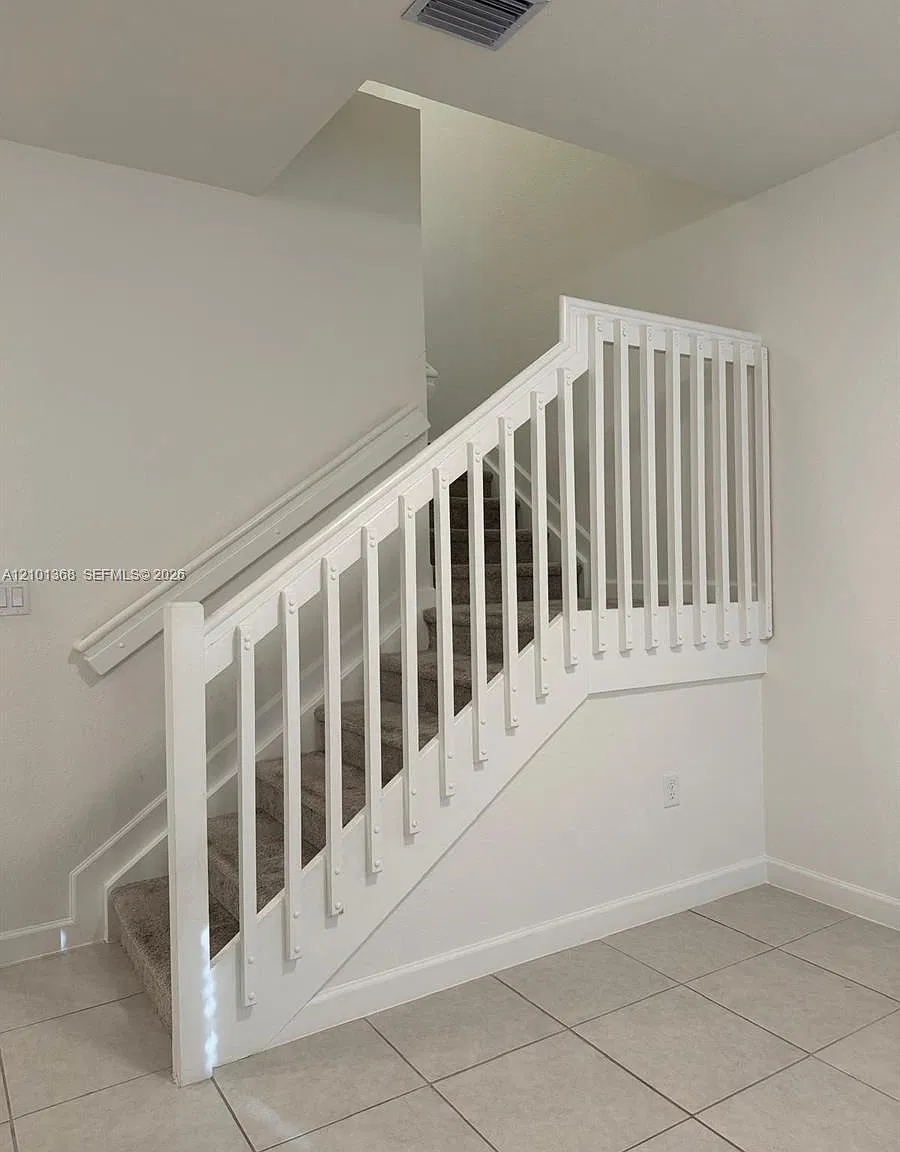 3 bed, 2.5 bath, 1695 sqft, $3,050 — Photo 4
