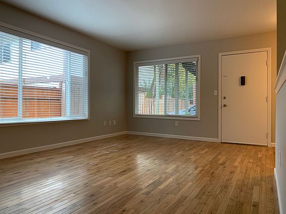 2nd image of 2511-2529 SE Pine St #2527