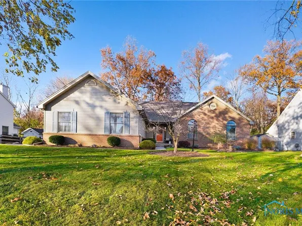 1240 Grassy Ln, Rossford, OH 43460