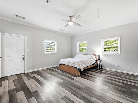 4th image of 202 E 34th St