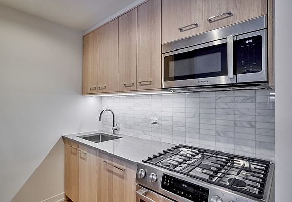 5th image of 1 Columbus Pl APT N12a