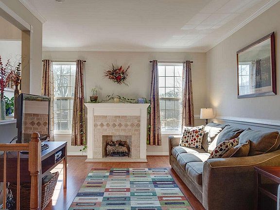 4th image of 8505 Towne Manor Ct