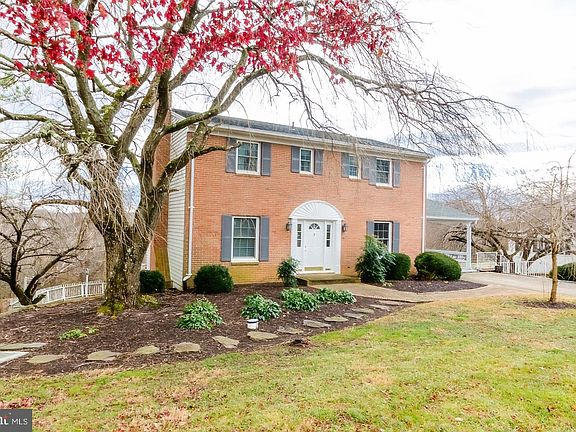 4th image of 3819 Greenridge Dr