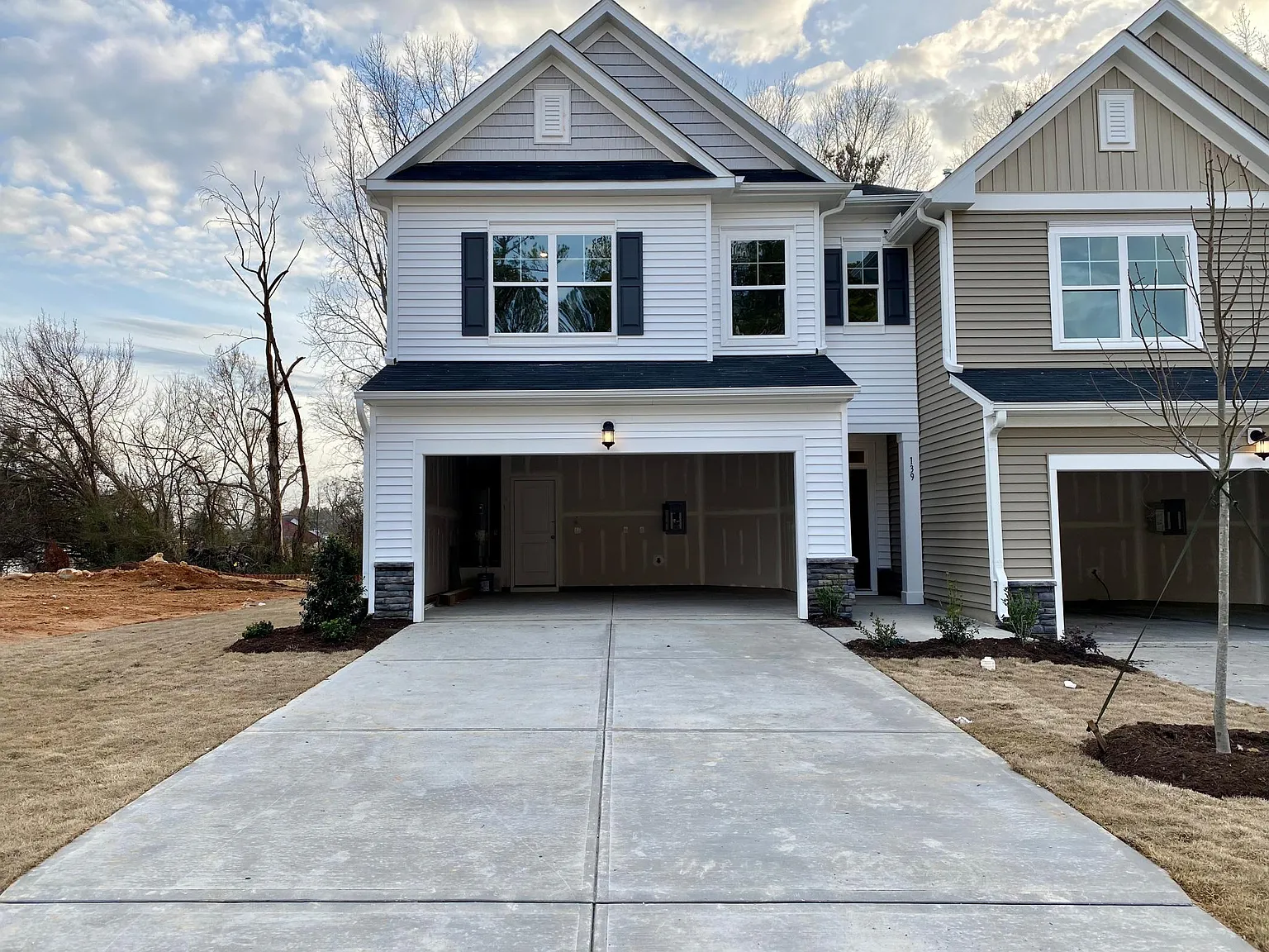 3 bed, 2.5 bath, 2000 sqft, $2,195 — Photo 2