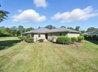 32 Lynn Ct, Florham Park, NJ 07932
