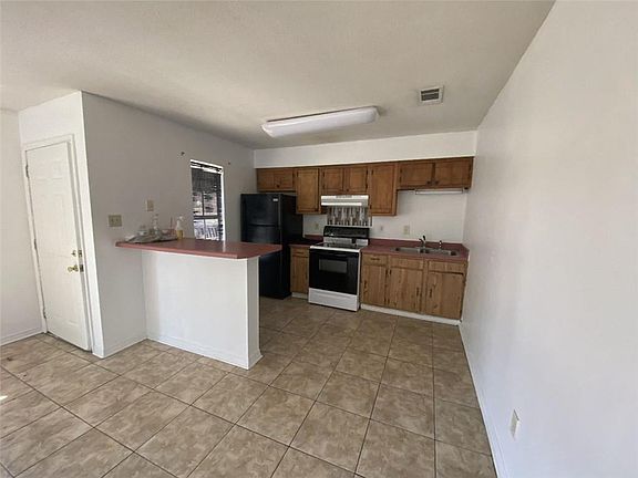 4th image of 1528-1530 Live Oak Dr