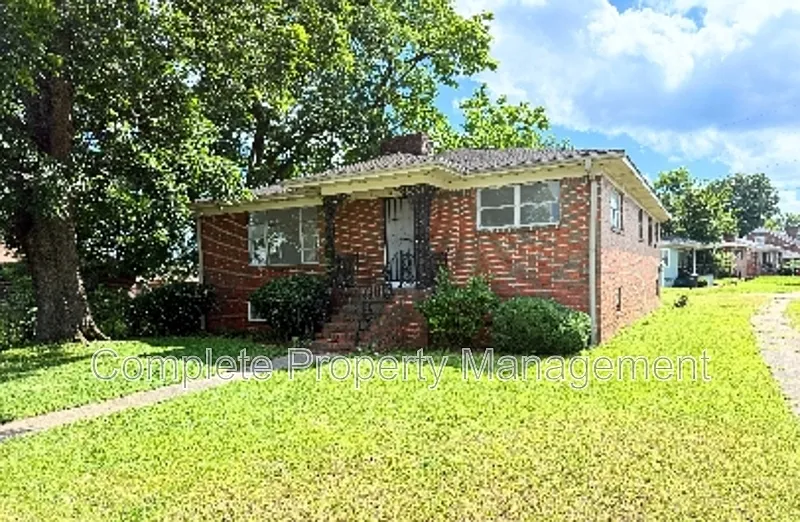 4 bed, 2.0 bath, $1,400 — Photo 4