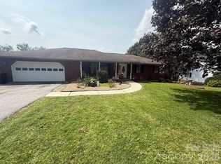 124 Mountain Valley Dr, Hendersonville, NC 28739