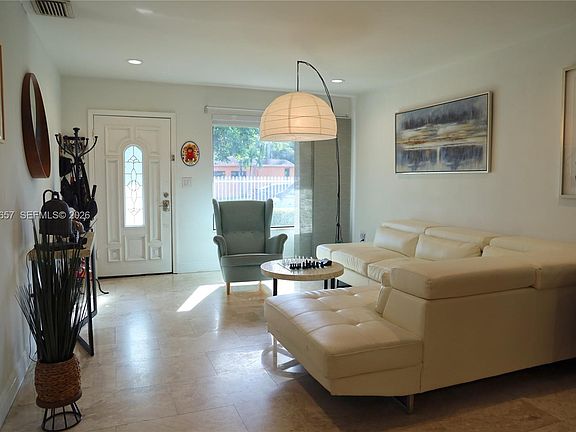 4th image of 2730 SW 76th Ave