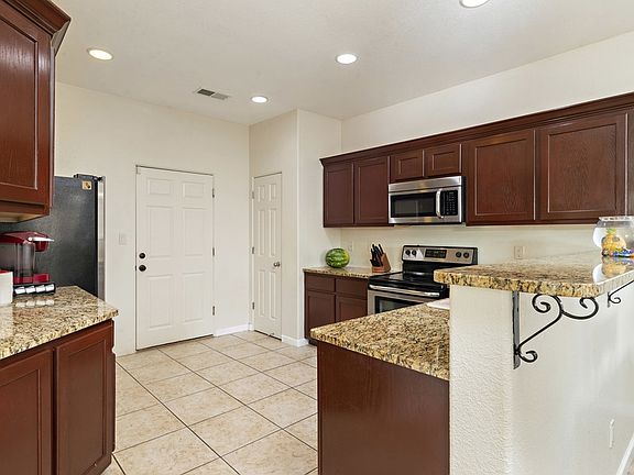 4th image of 3270 Calle Nueva Vis