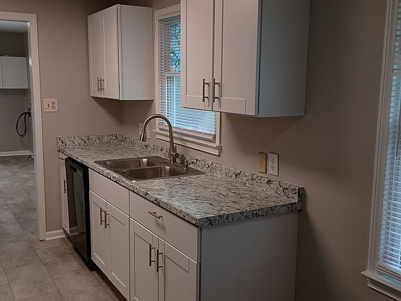 5th image of 102 S Tunstall Ave