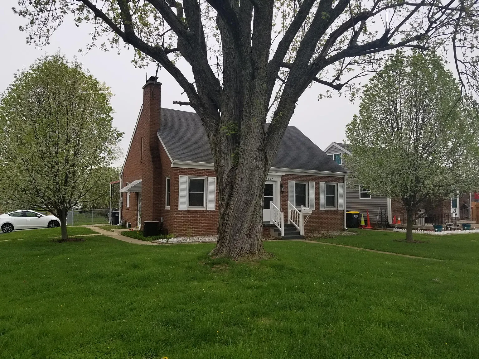3 bed, 3645 sqft, $1,425 — Photo 2