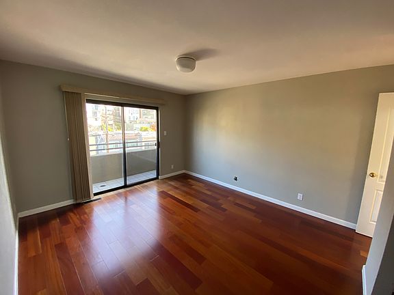 4th image of 343 Hearst Ave