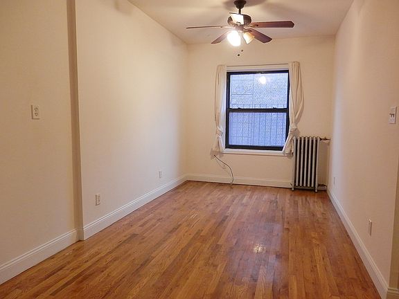 3rd image of 298 Saint James Pl APT 4