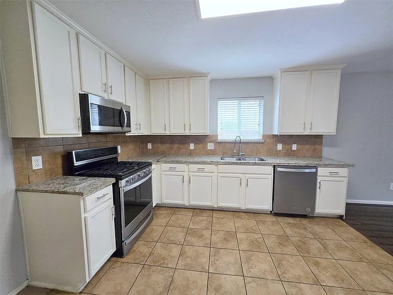 1423 Stone Bluff Dr — Photo 11