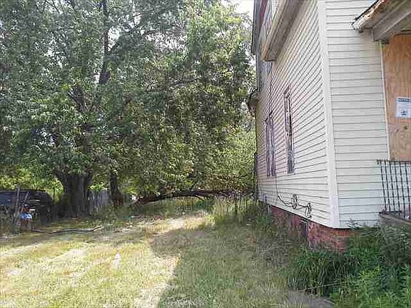 6254 Frontenac