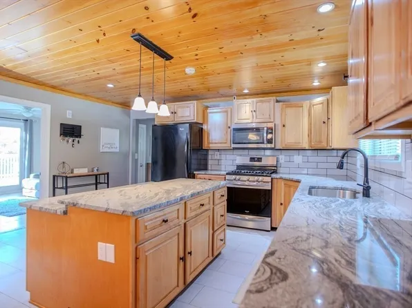 28 Whiting St, North Attleboro, MA 02760