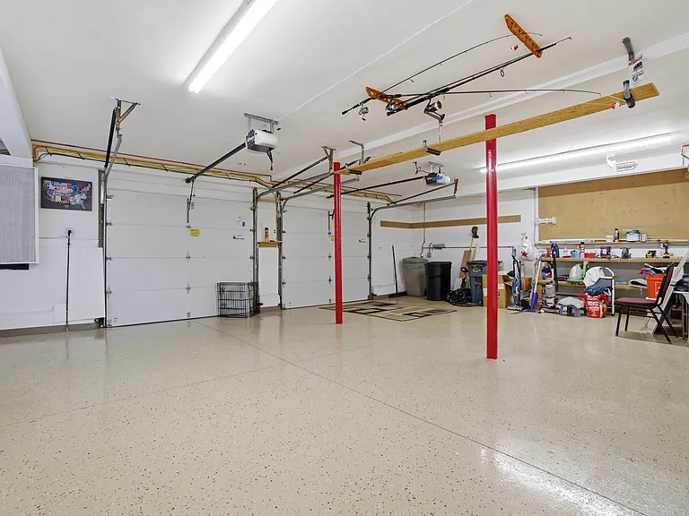 Oversized 2-Car Garage