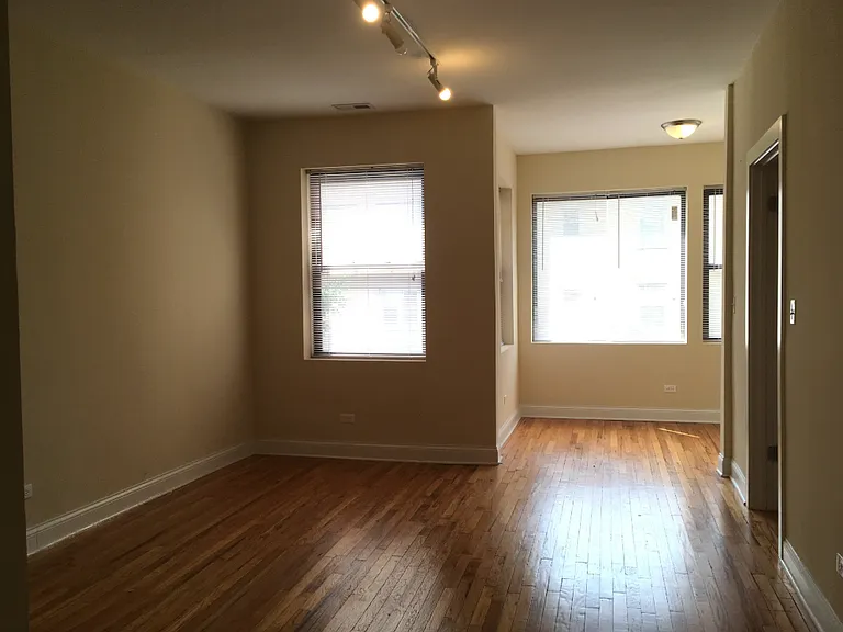 3216 W Argyle St #3 — Photo 6