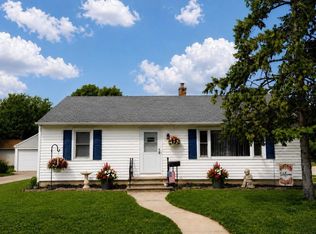 403 Dakota St, Oshkosh, WI 54902