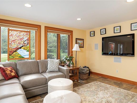 4th image of 4695 Boncrest Dr E