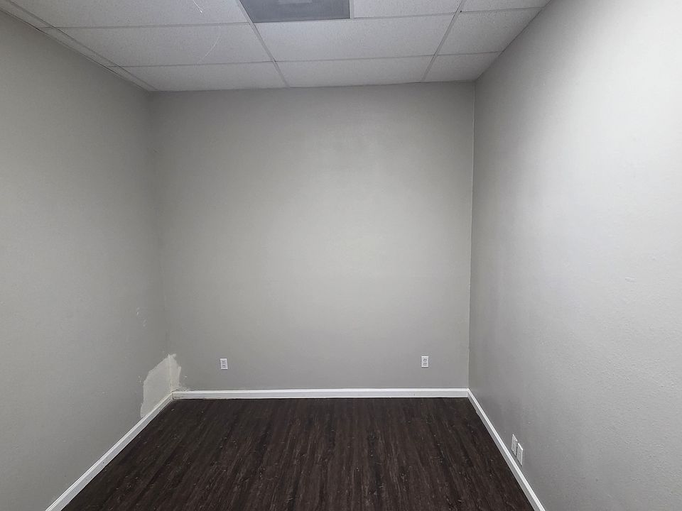 2nd image of 7235 Glenview Dr #B1