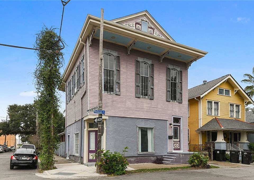 1st image of 300 Pelican Ave