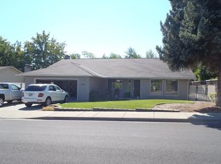 490 Golf View Dr, Medford, OR 97504