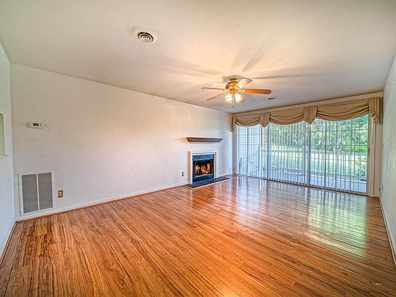 4th image of 3013 Winterberry Dr