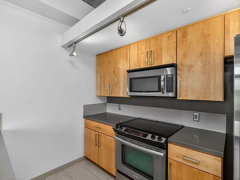 309 E 5th St — Photo 11