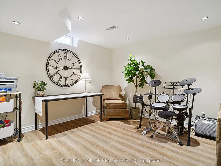1383 Tobyn Dr — Photo 33