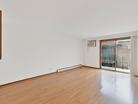 4th image of 2325 N Neva Ave APT 409