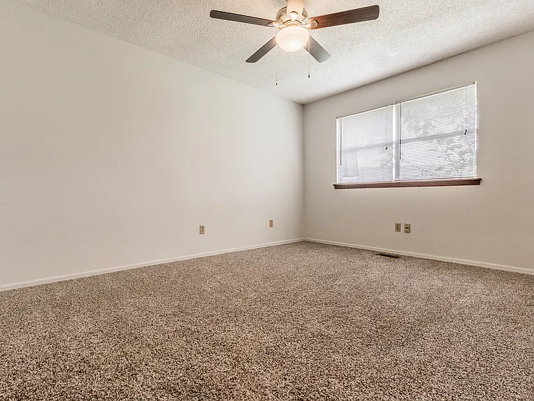 9910 Keisa Cir — Photo 11
