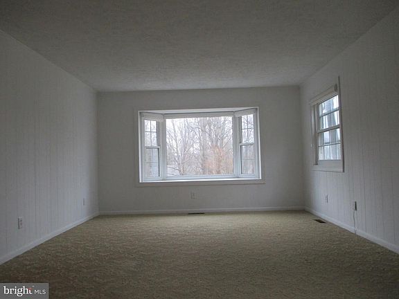3rd image of 7067 Westmoreland Dr
