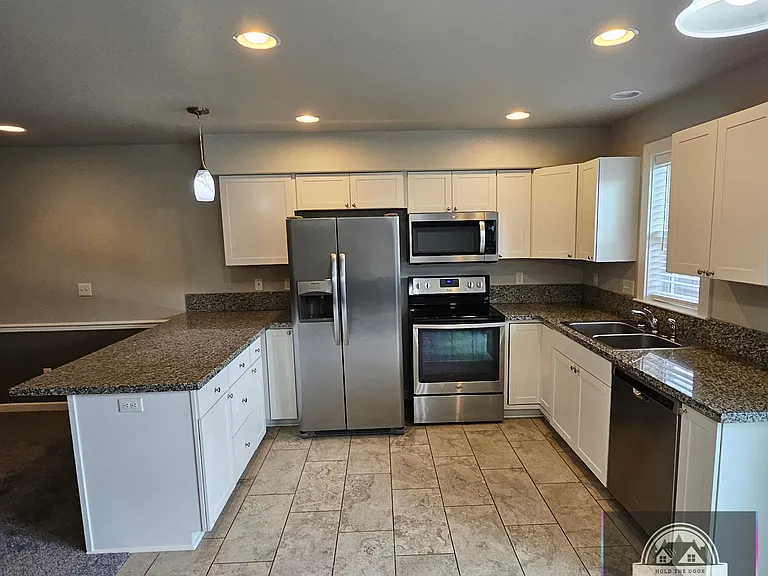 Owner Pays First Months Rent upon Application Approval !!