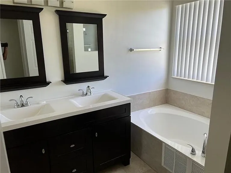 686 Lone Pine Ln — Photo 10