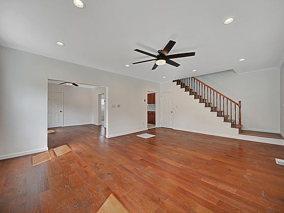 5th image of 833 Poplar St