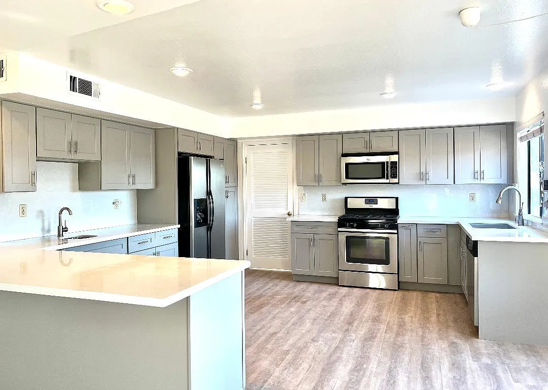 4 bed, 2800 sqft, $5,800 — Photo 3