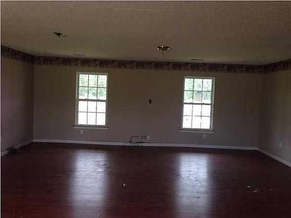 3rd image of 141 Hidden Hills Rd