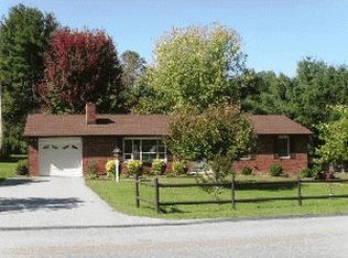 412 Wayside Ln, Hendersonville, NC 28792