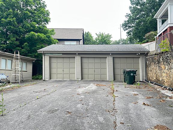 4th image of 101 Hartman St