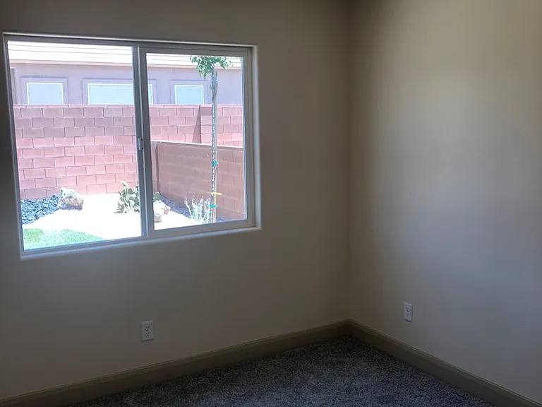 199 N 2680 W — Photo 15