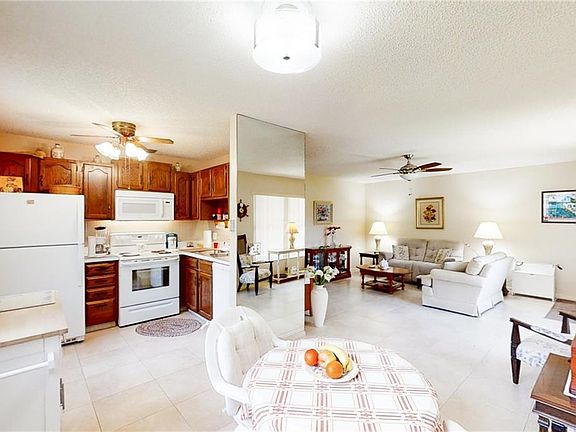 3rd image of 16 Vista Gardens Trl